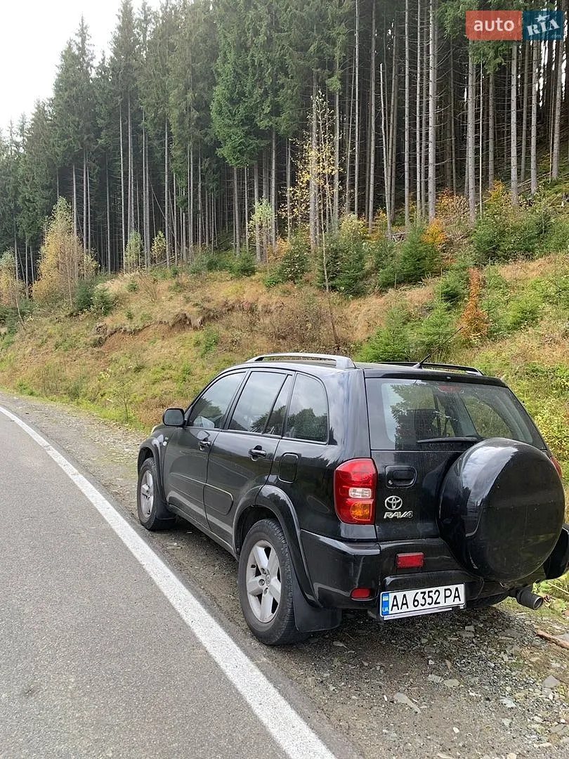 Toyota RAV4, 2005