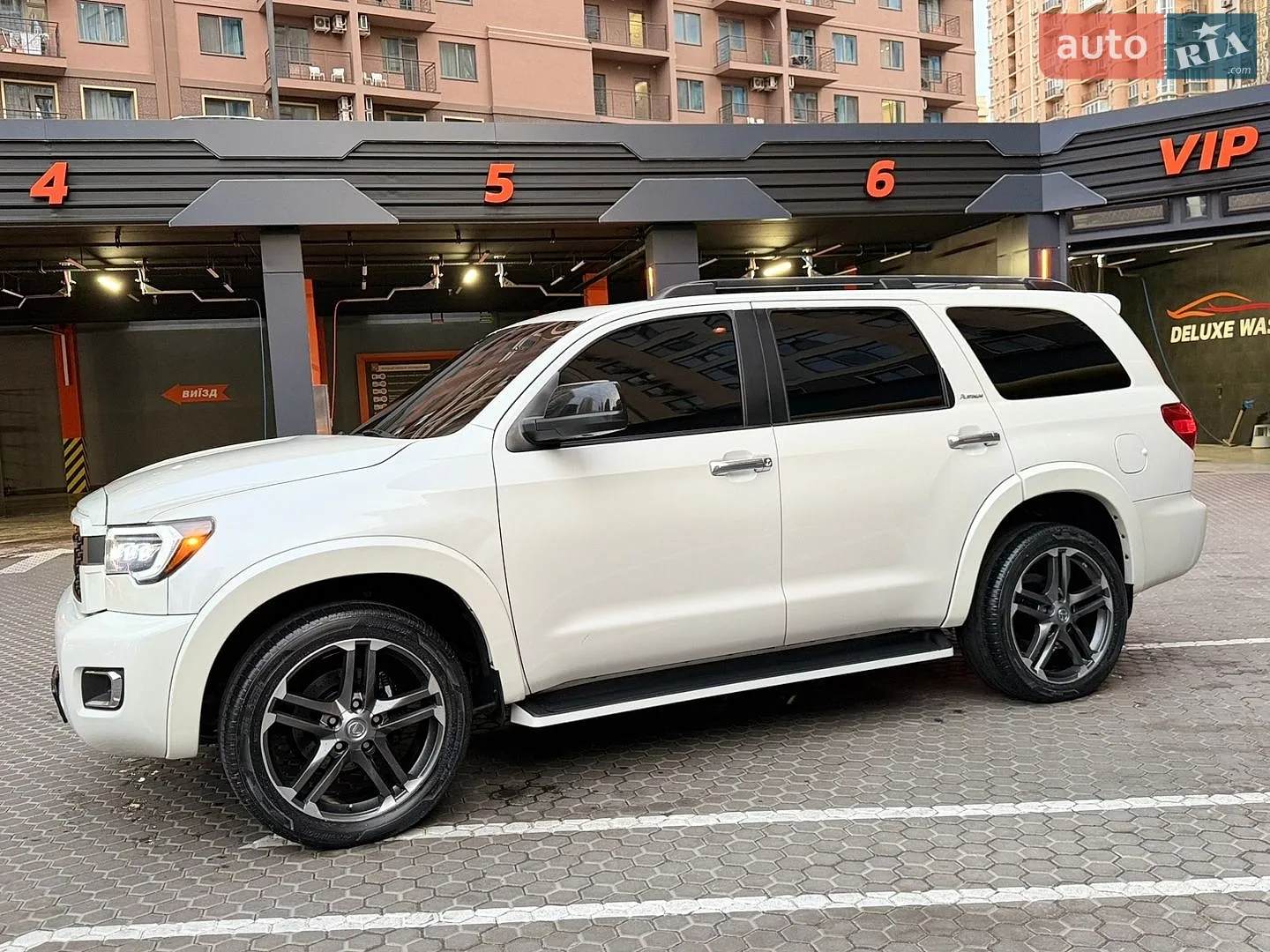 Toyota Sequoia, 2012