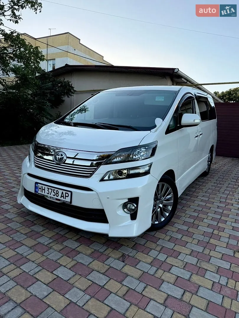 Toyota Vellfire, 2013