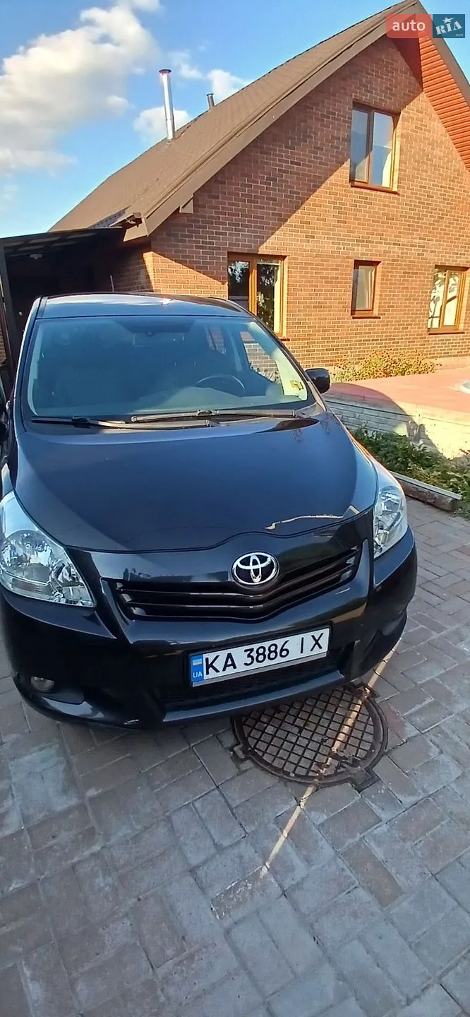Toyota Verso 2010 — 1