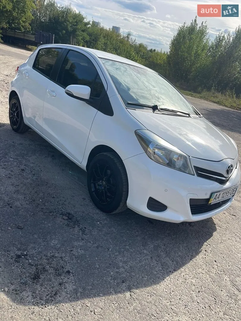 Toyota Yaris 2013 — 1