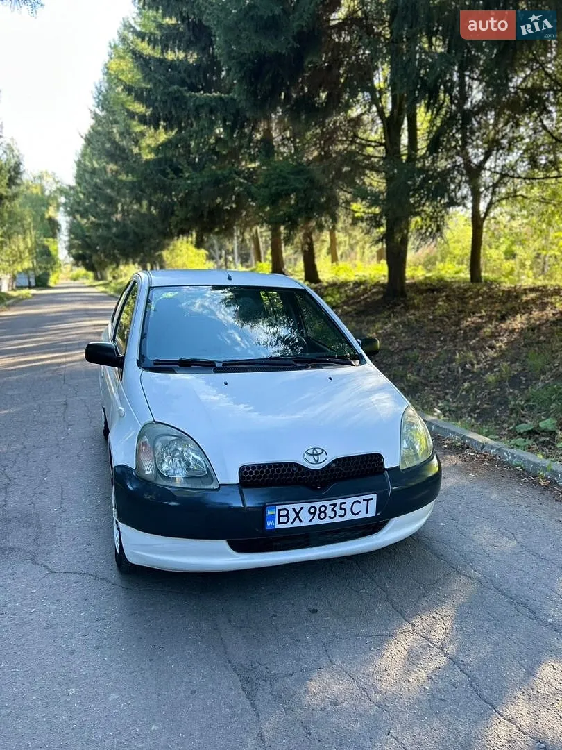 Toyota Yaris 2000 — 1