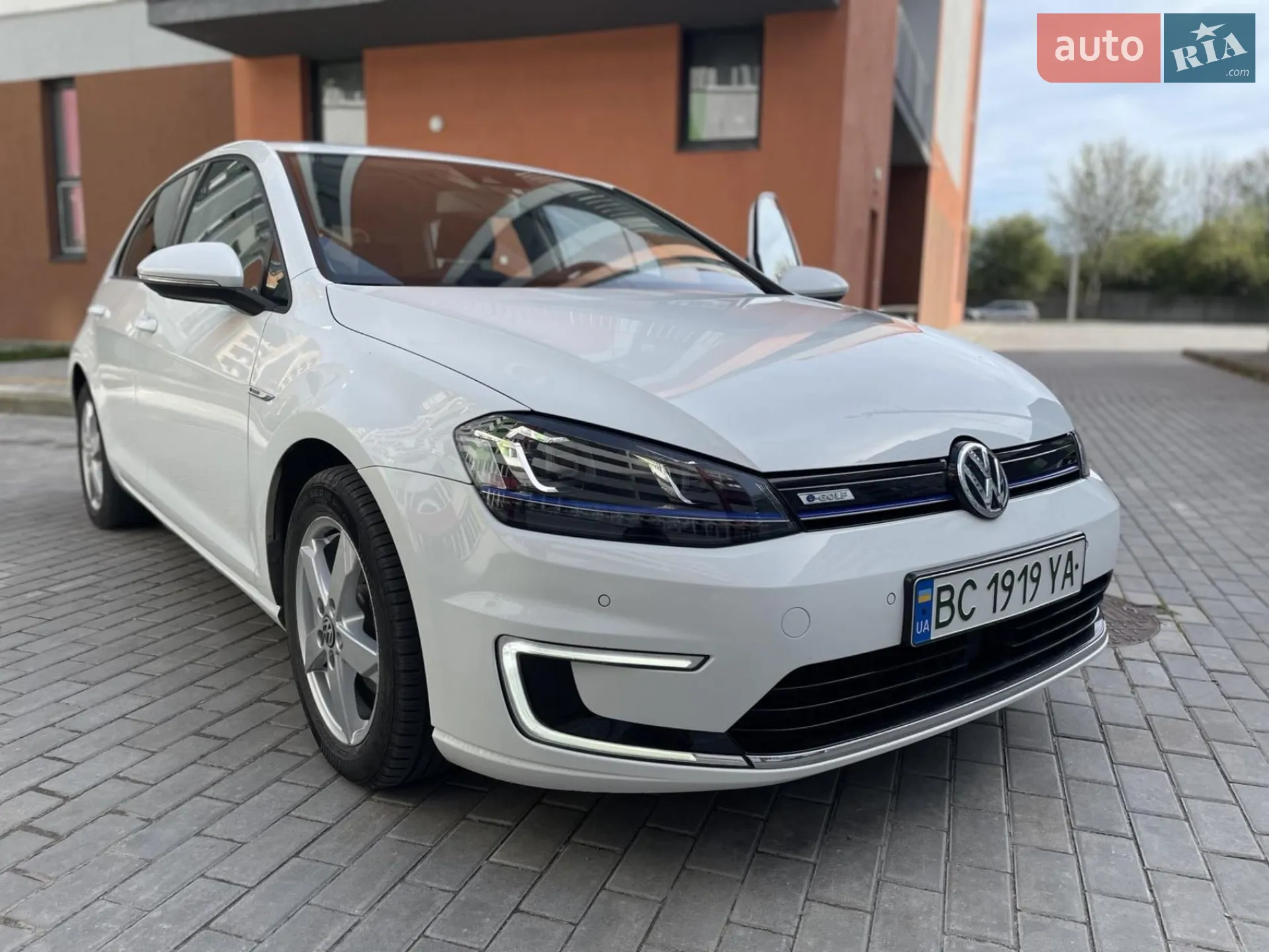 Volkswagen e-Golf, 2015
