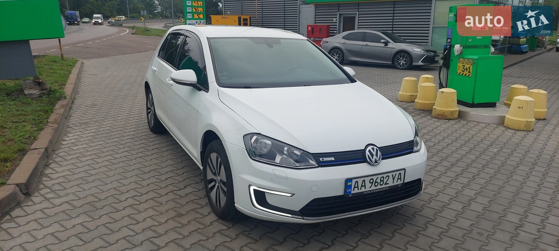 Volkswagen e-Golf, 2015