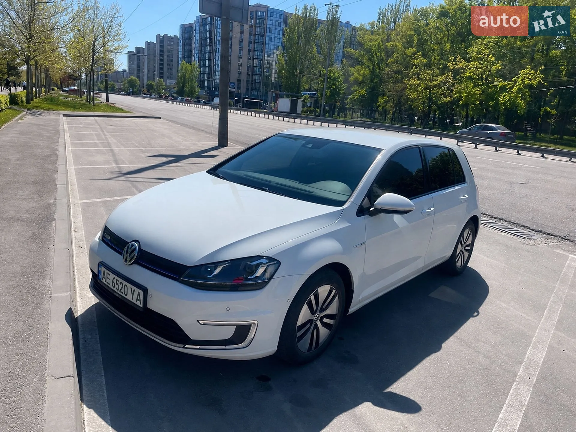 Volkswagen e-Golf, 2014