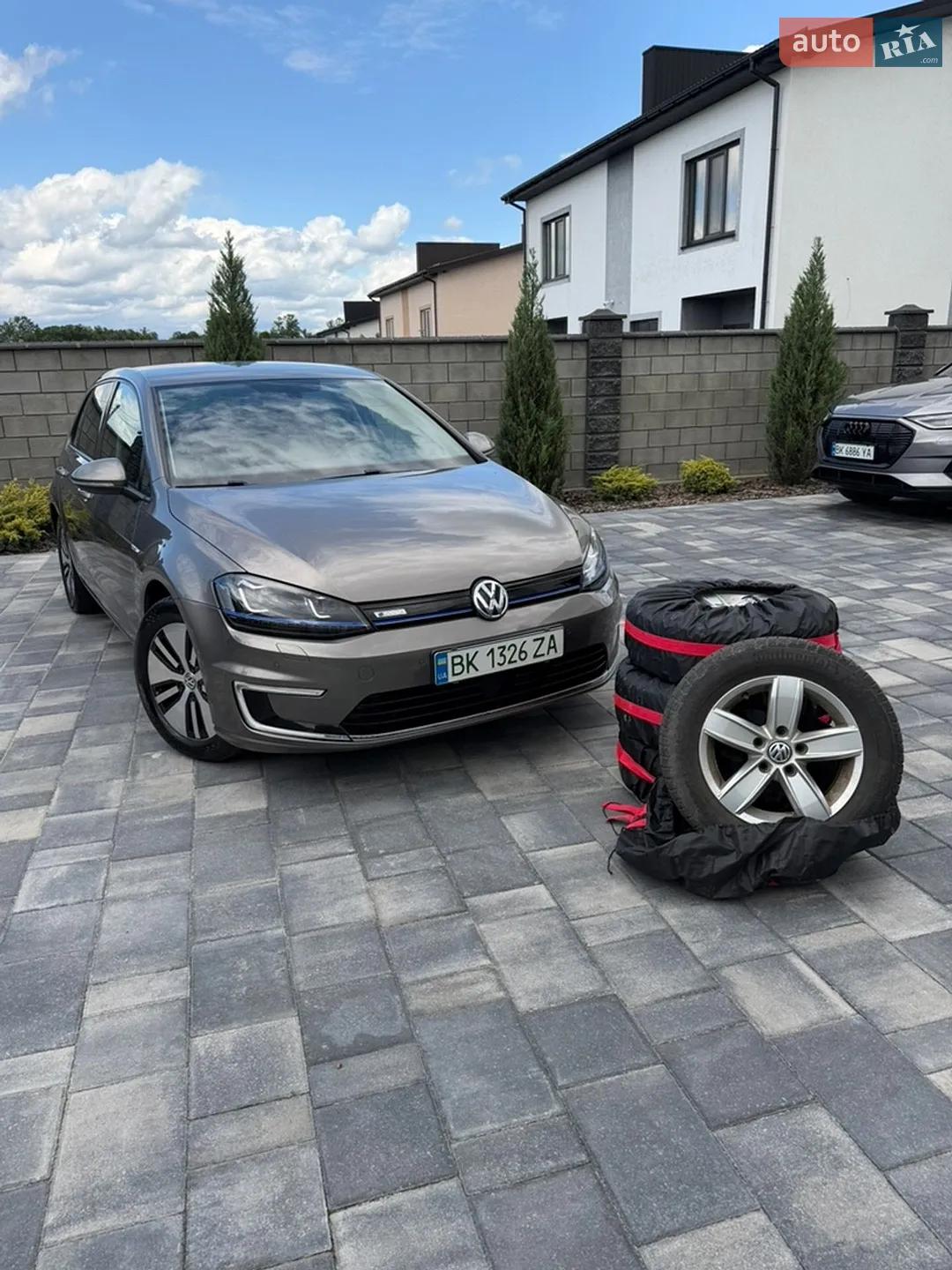 Volkswagen e-Golf, 2015