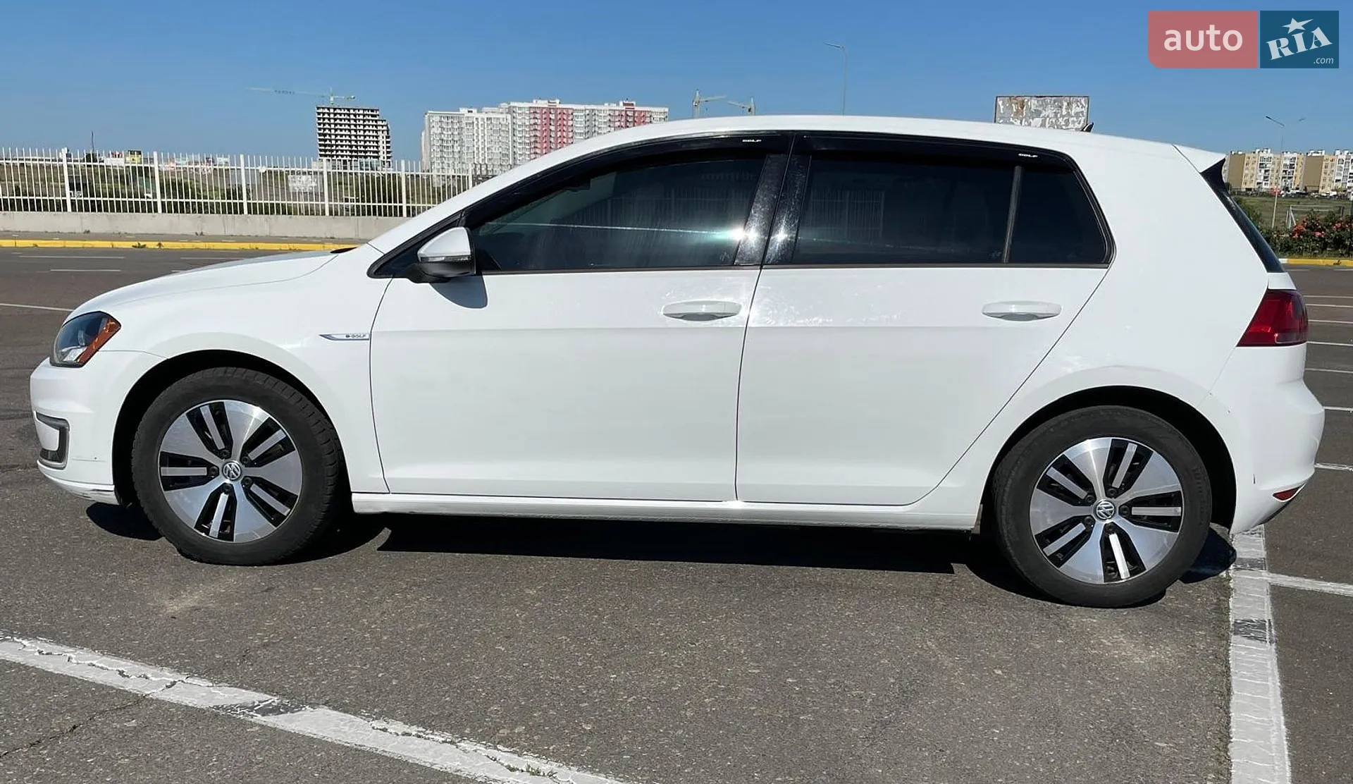 Volkswagen e-Golf, 2015