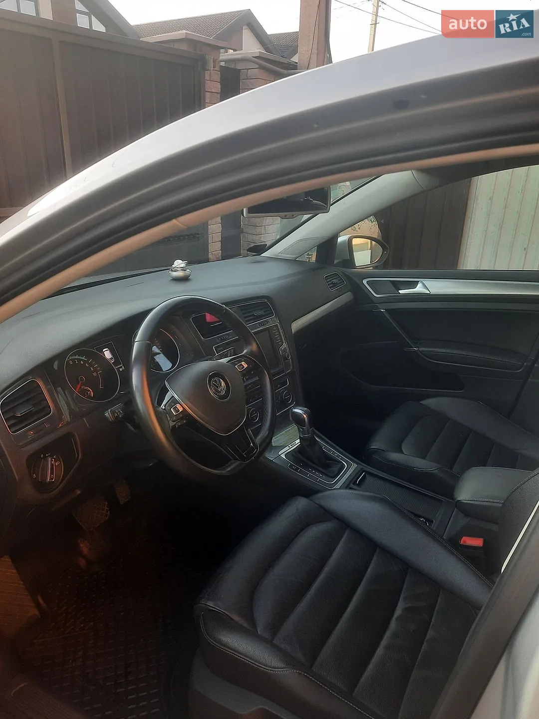 Volkswagen e-Golf, 2015