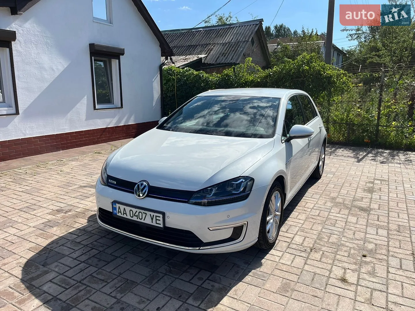 Volkswagen e-Golf, 2015