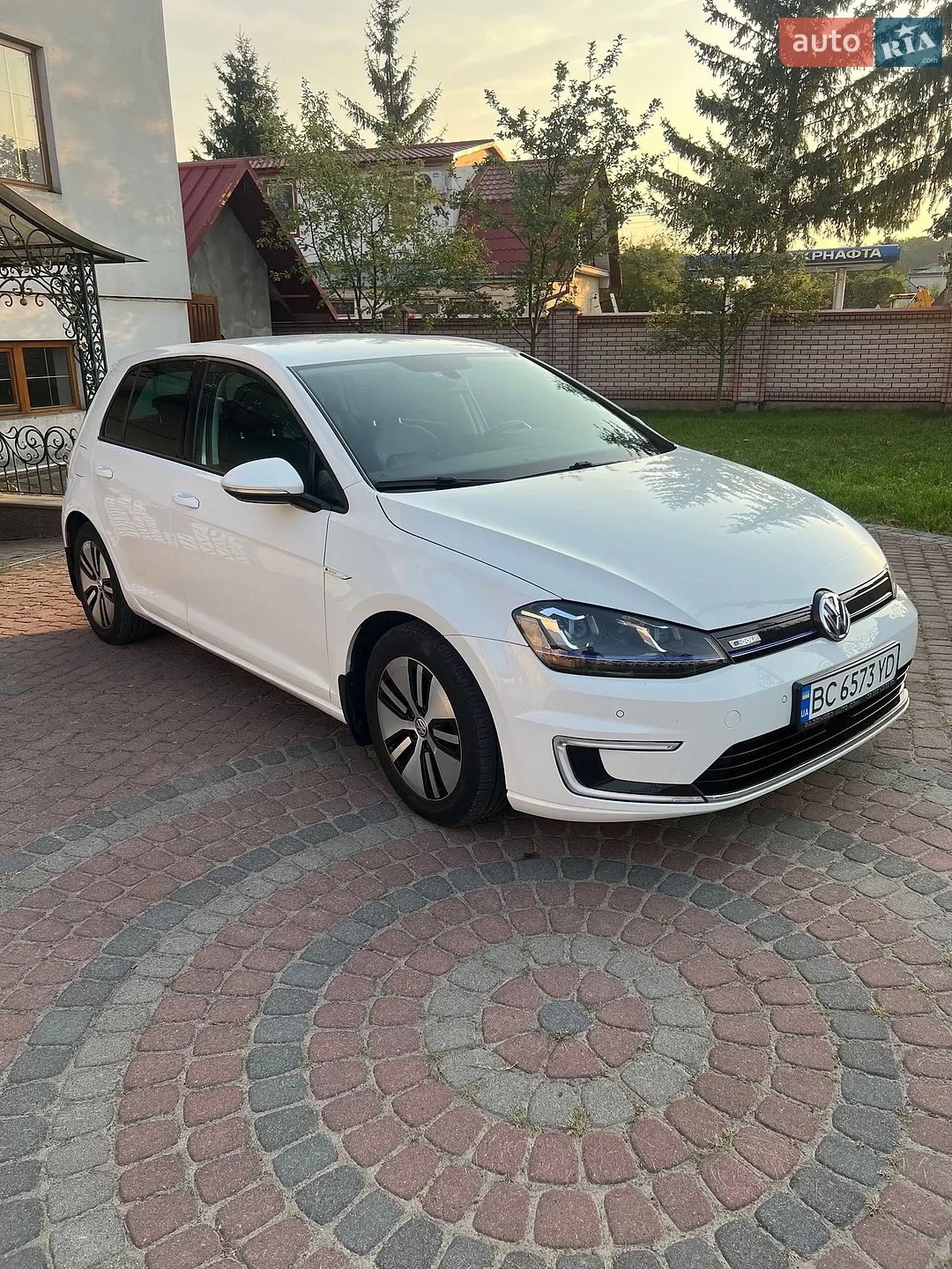 Volkswagen e-Golf, 2015