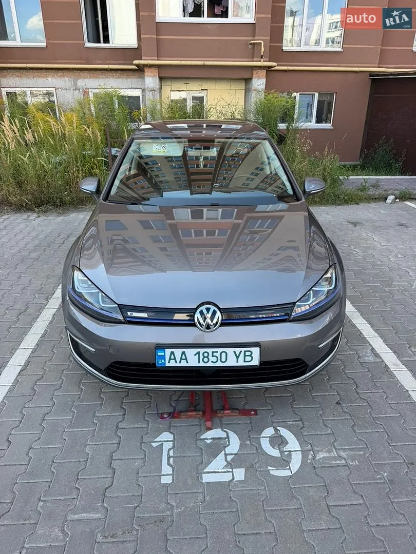 Volkswagen e-Golf, 2015