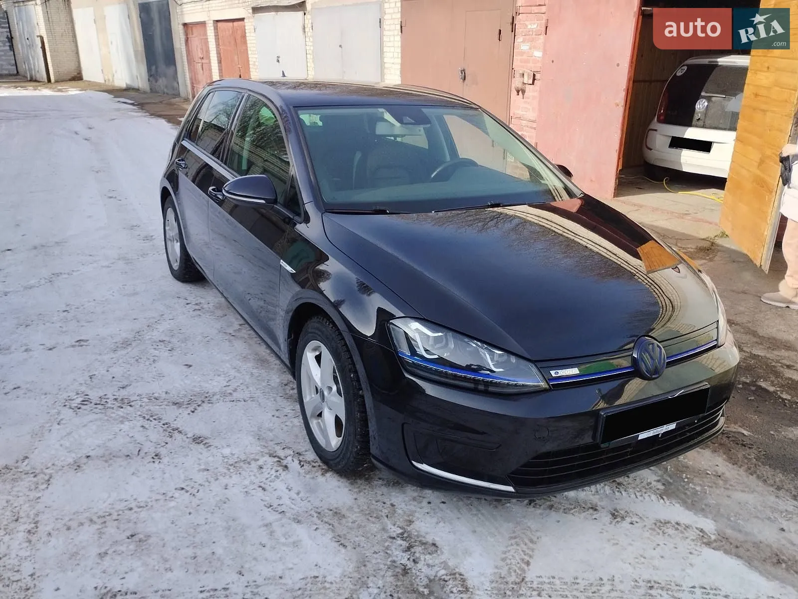 Volkswagen e-Golf, 2015