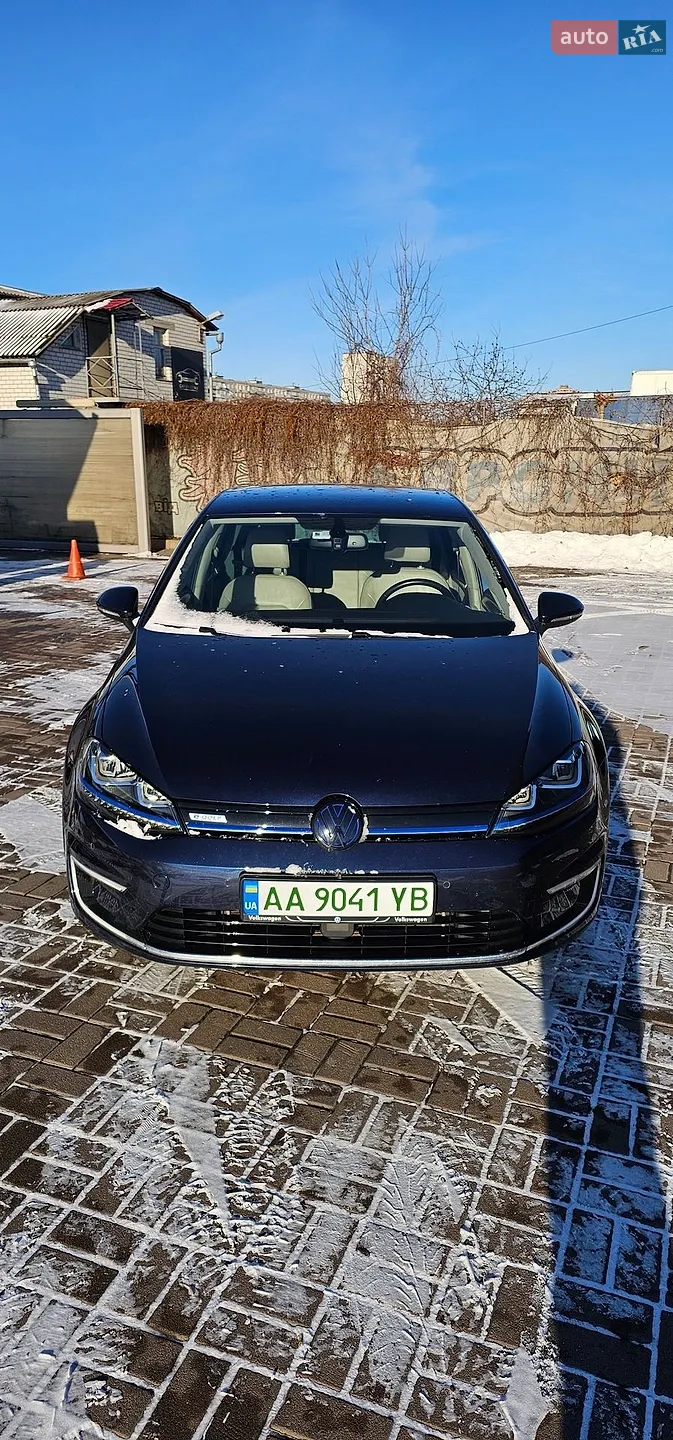 Volkswagen e-Golf, 2015