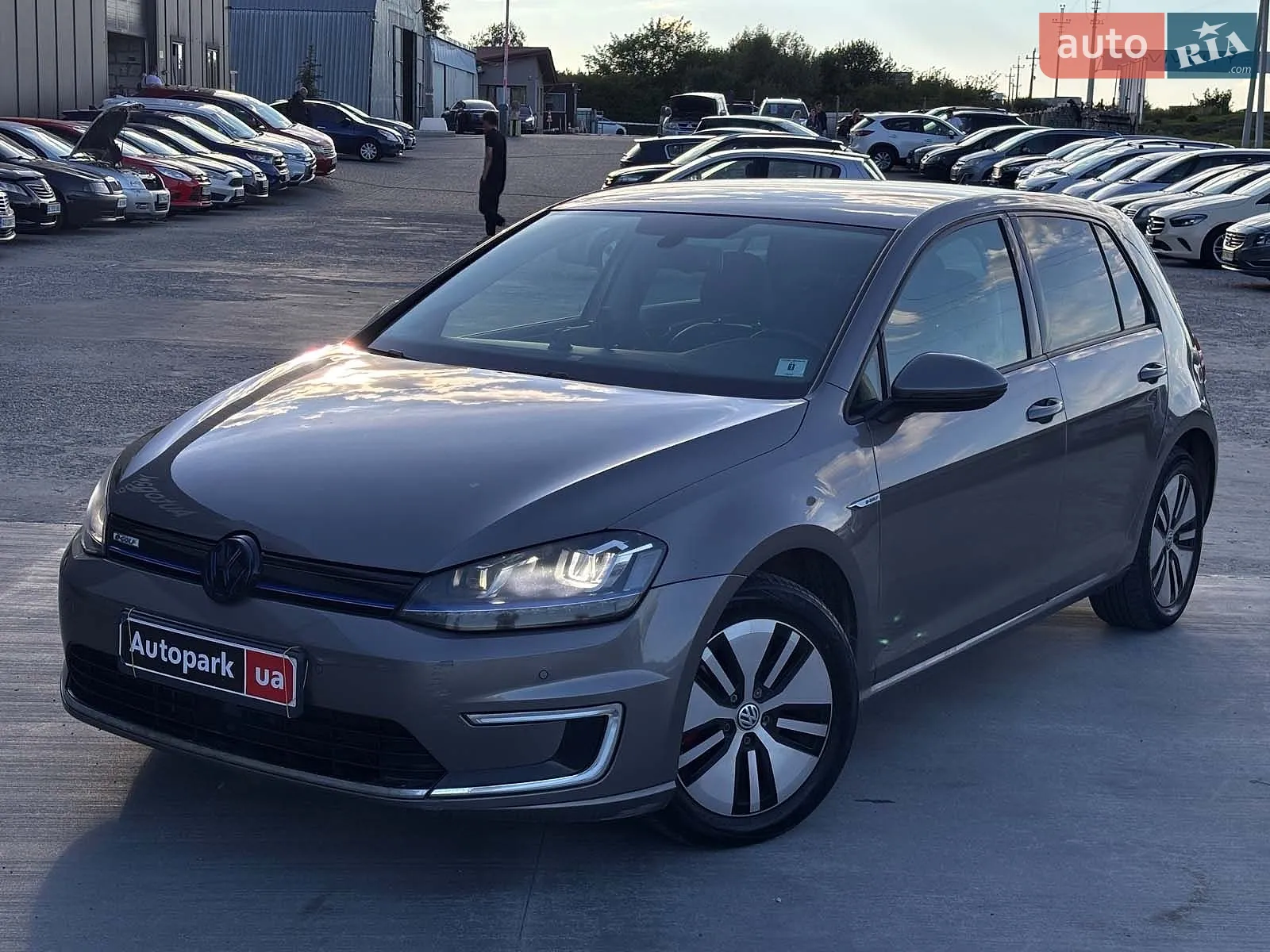Volkswagen e-Golf, 2014