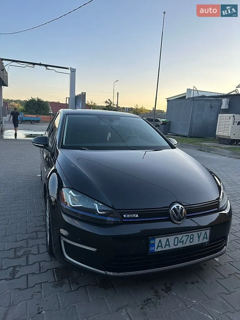 Volkswagen e-Golf, 2015