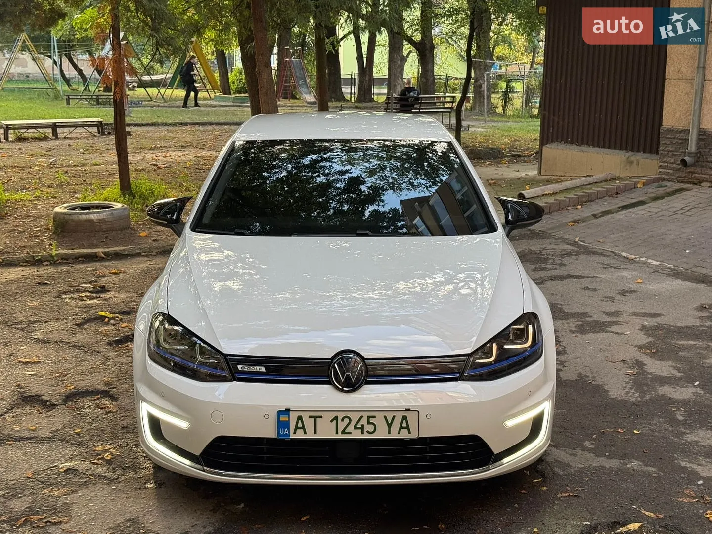 Volkswagen e-Golf, 2015