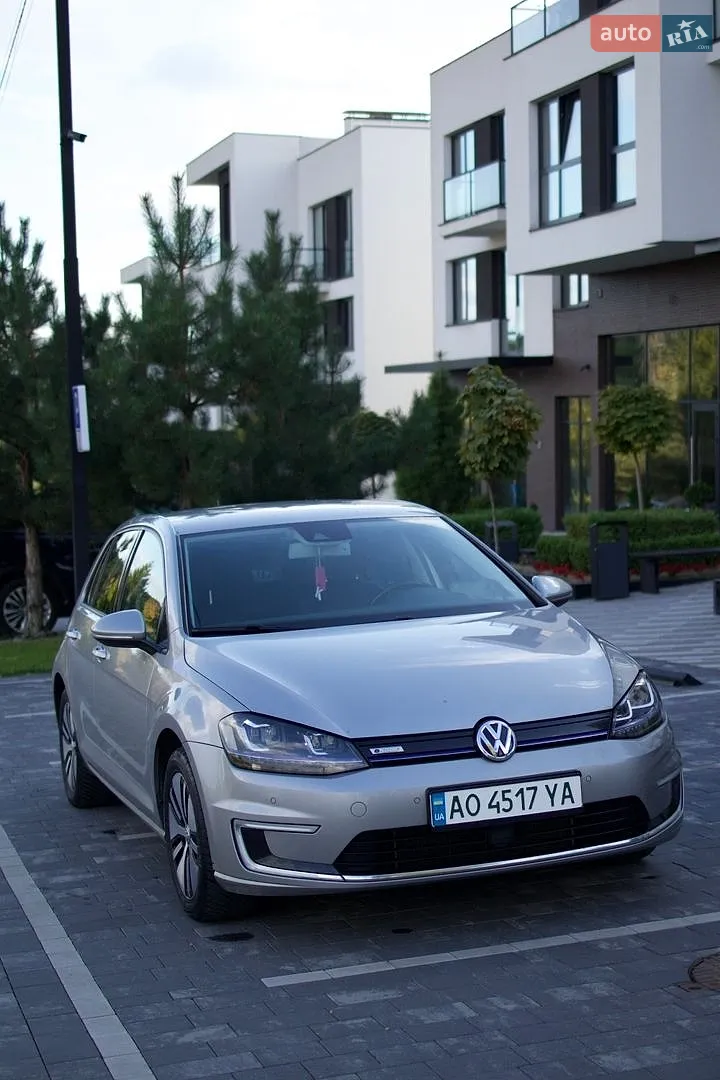 Volkswagen e-Golf, 2015