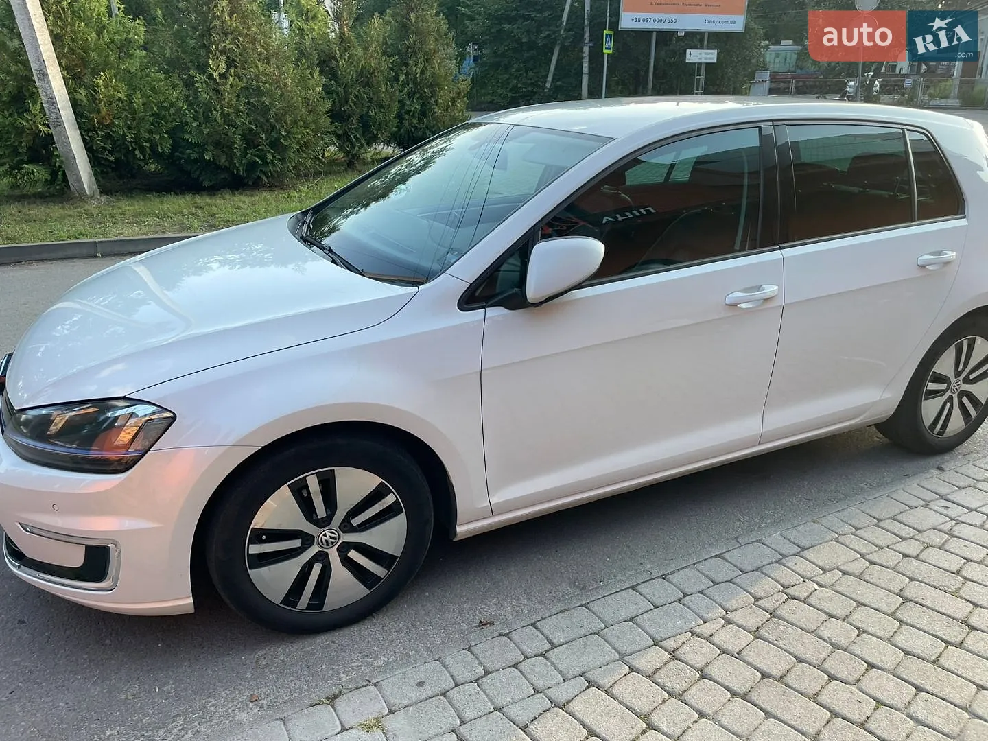 Volkswagen e-Golf, 2015