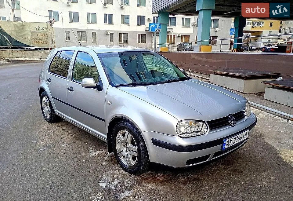 Volkswagen Golf, 2001