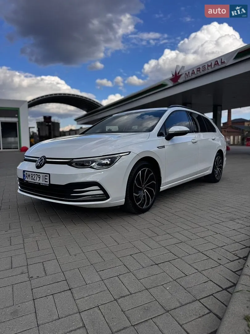 Volkswagen Golf, 2023