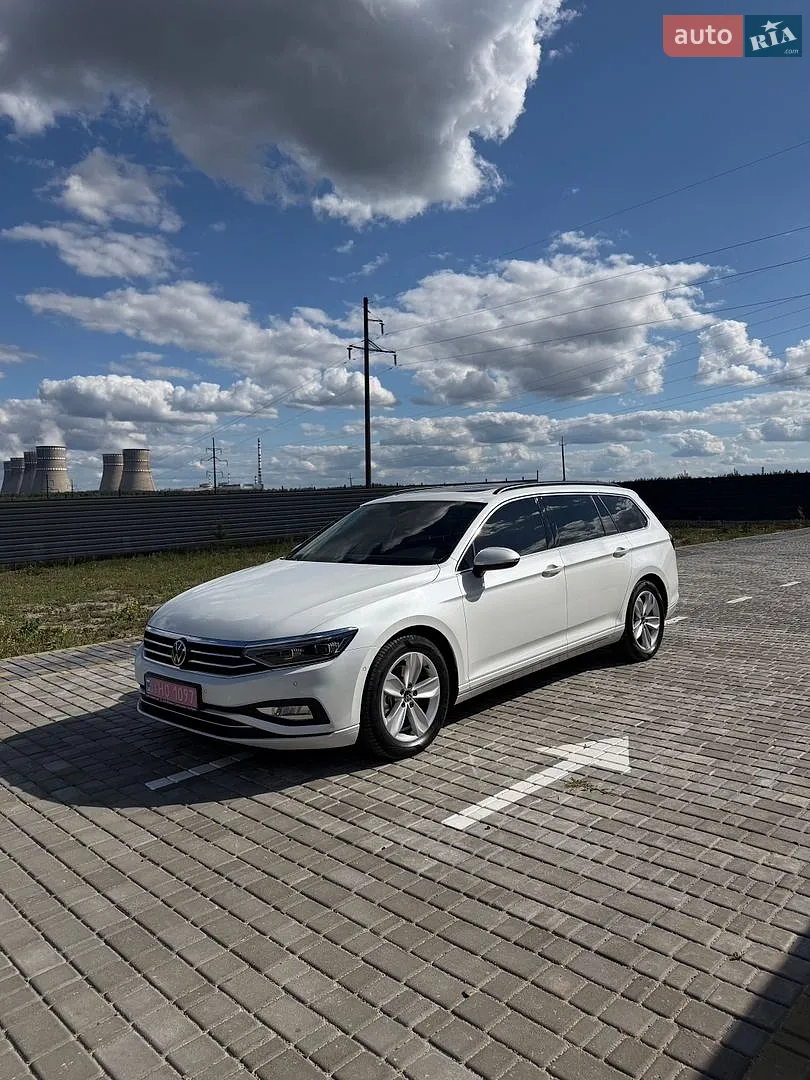 Volkswagen Passat, 2022