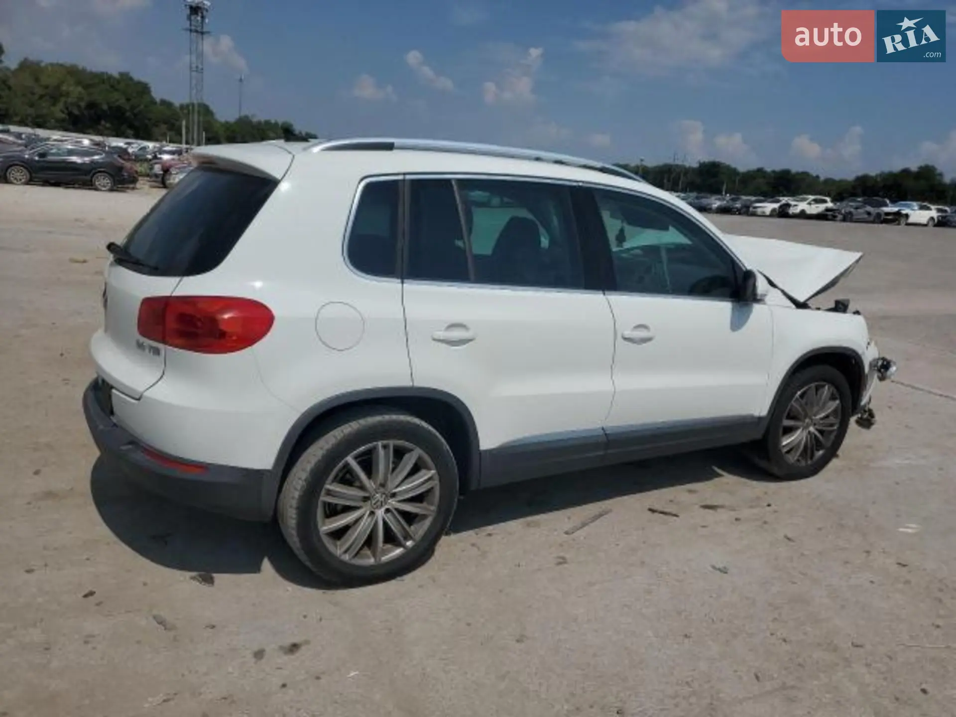 Volkswagen Tiguan, 2015