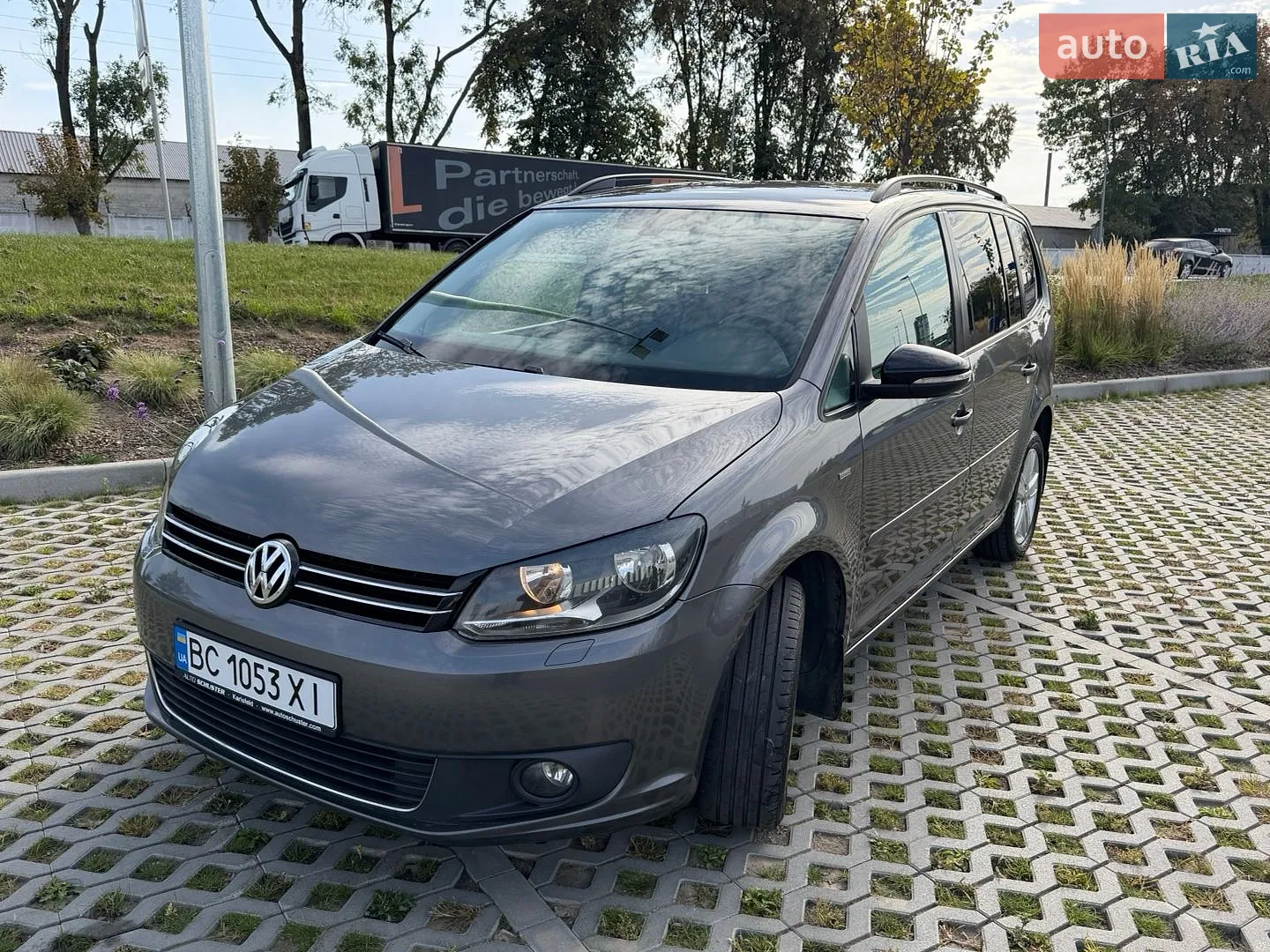 Volkswagen Touran, 2012