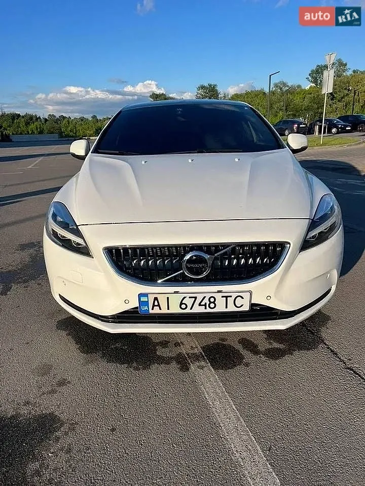 Volvo V40, 2018