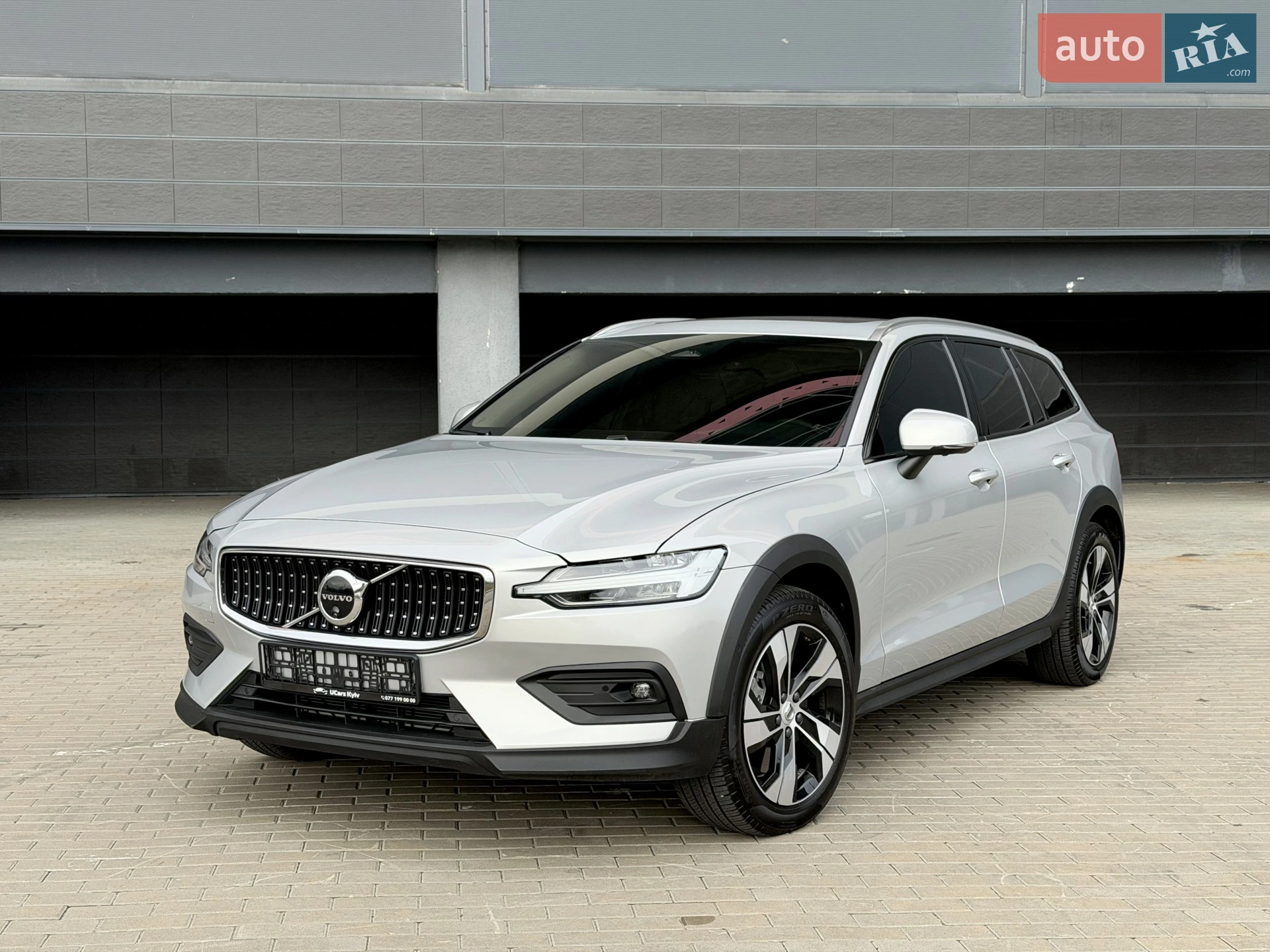 Volvo V60 Cross Country, 2024