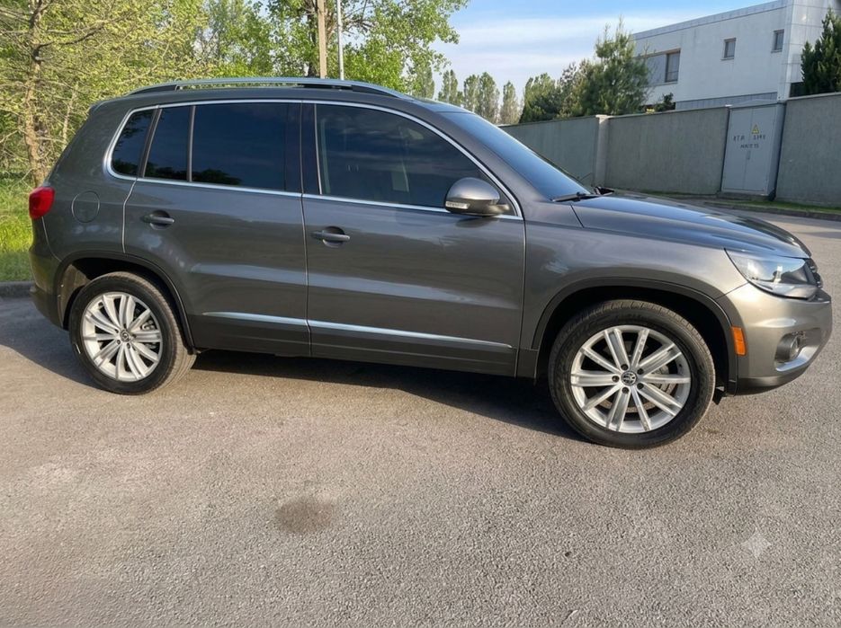 Volkswagen Tiguan, 2011