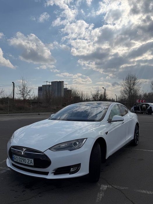Tesla Model S, 2013