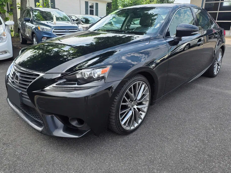 Lexus IS серия, 2015