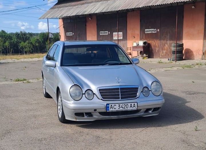 Mercedes-Benz 220, 2001