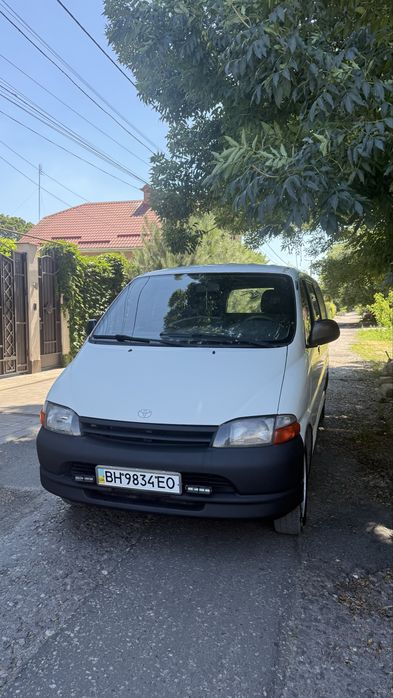 Toyota Hiace, 2001