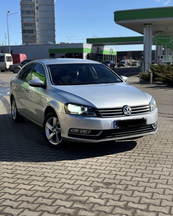 Volkswagen Passat Sedan, 2011