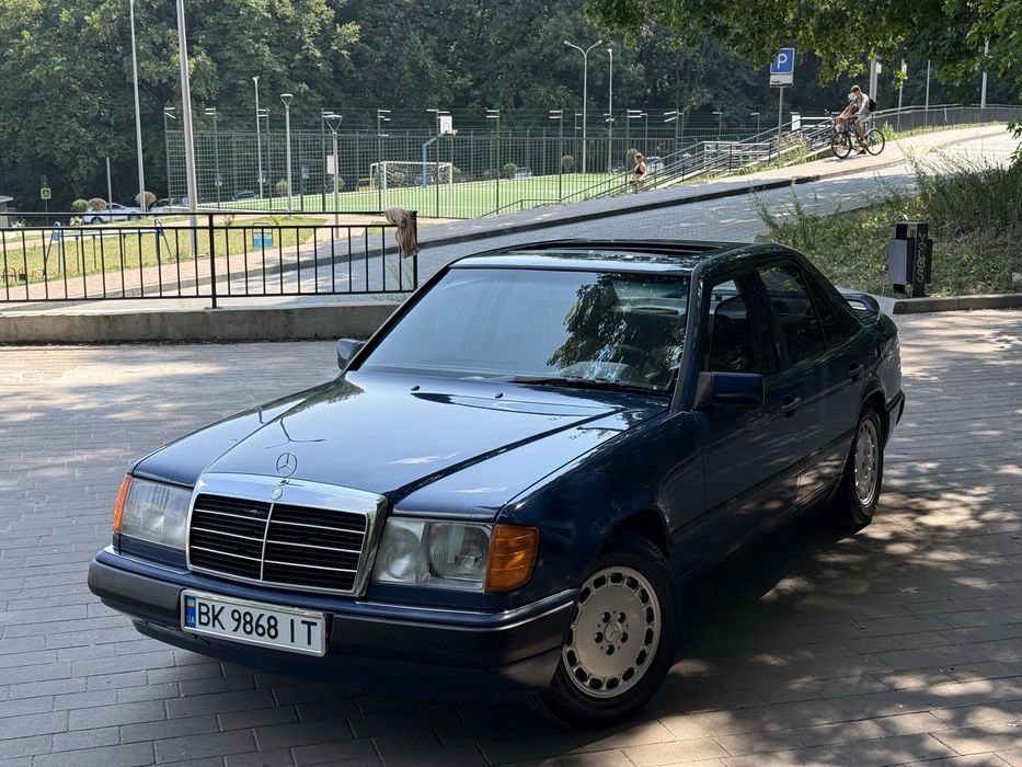 Mercedes-Benz W124, 1990