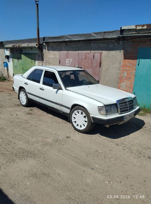 Mercedes-Benz W124, 1987