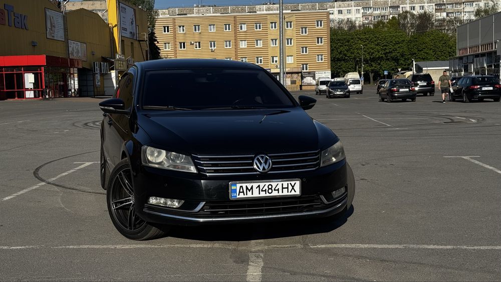 Volkswagen Passat Sedan, 2012