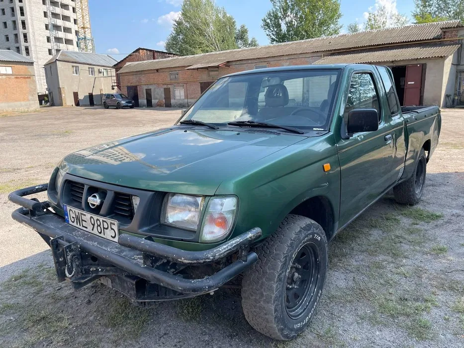Nissan Navara, 2001