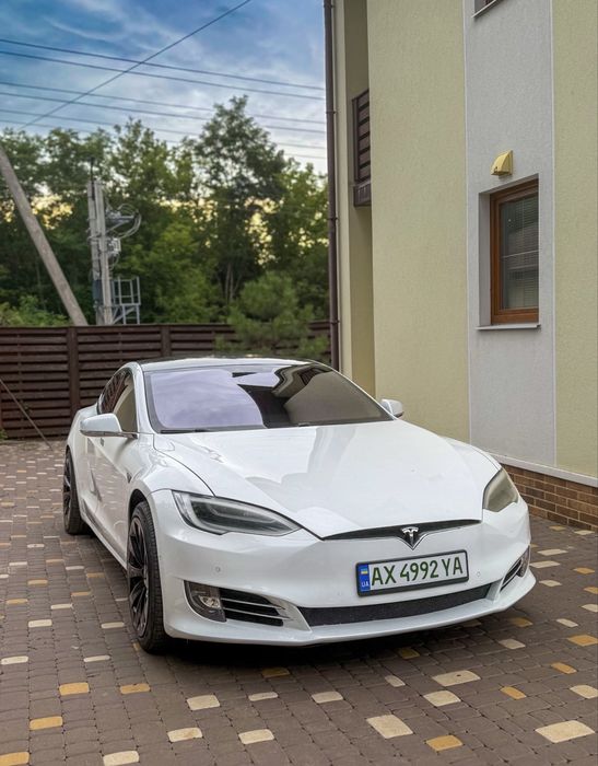 Tesla Model S, 2014