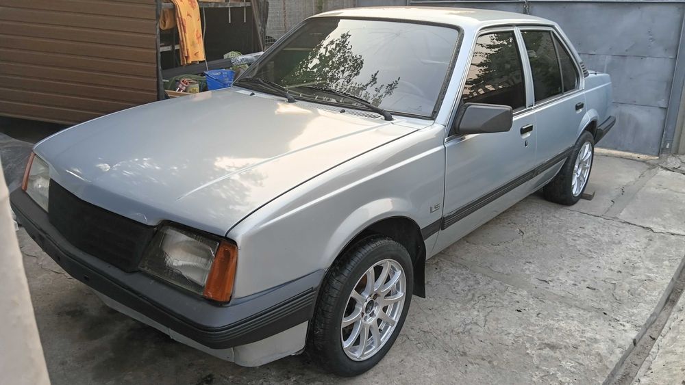 Opel Ascona, 1986