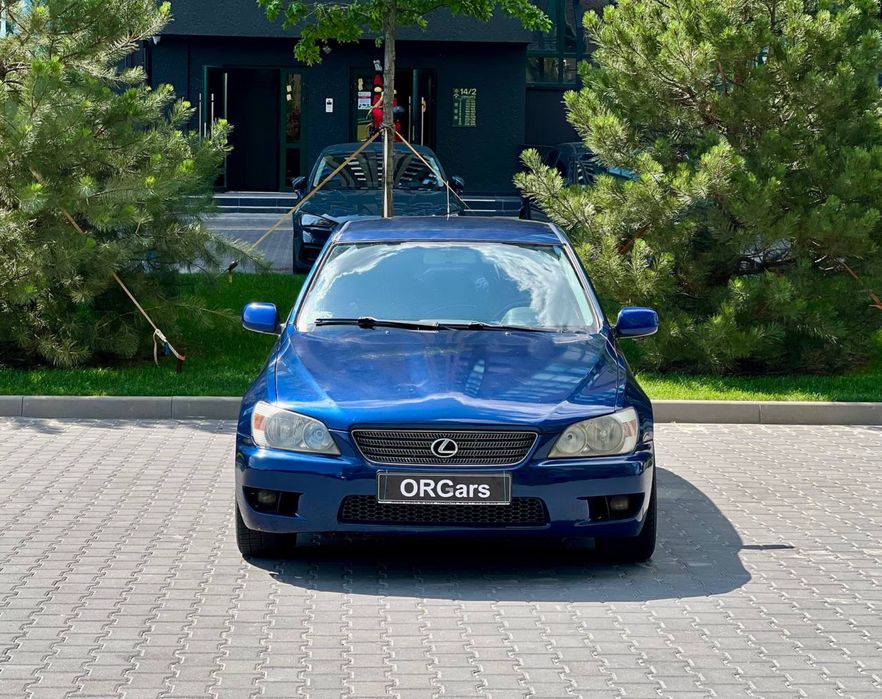 Lexus IS серія, 2000