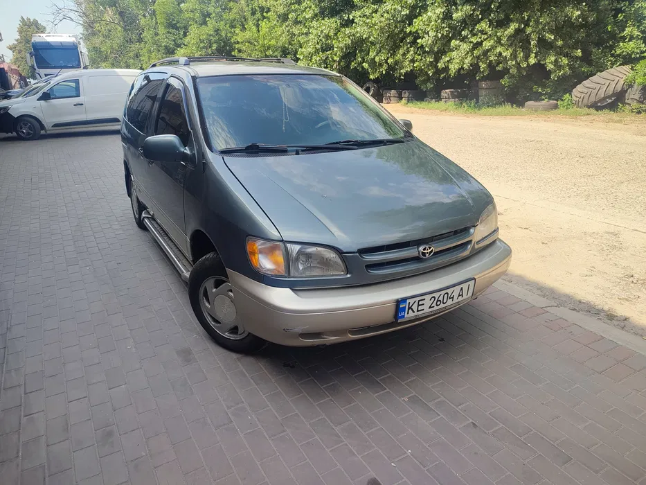 Toyota Sienna, 2000