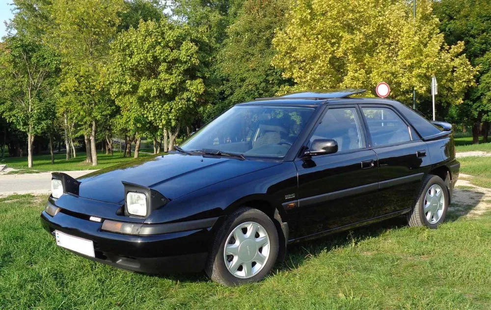 Mazda 323, 1992