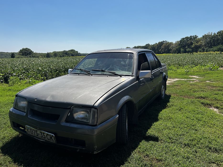 Opel Ascona, 1985