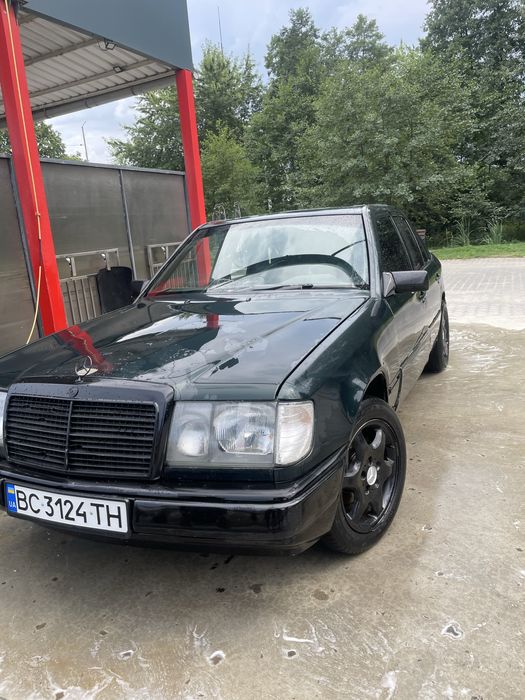 Mercedes-Benz W124, 1985