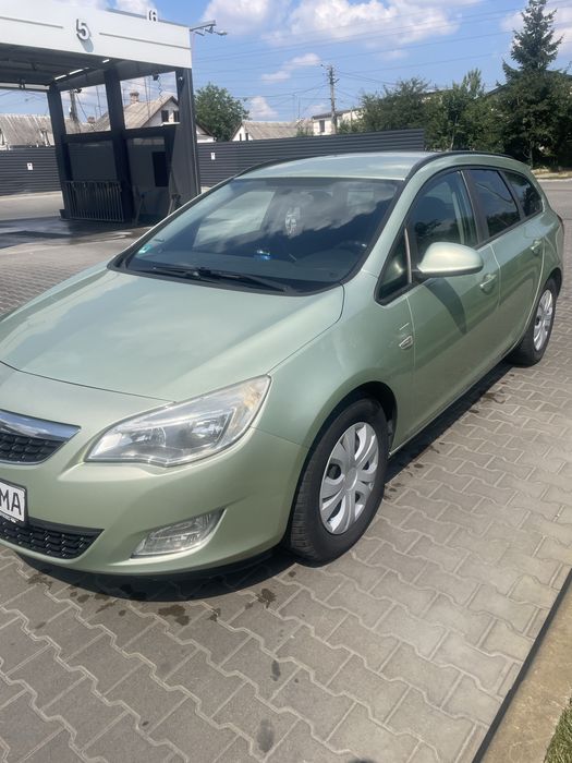 Opel Astra, 2011