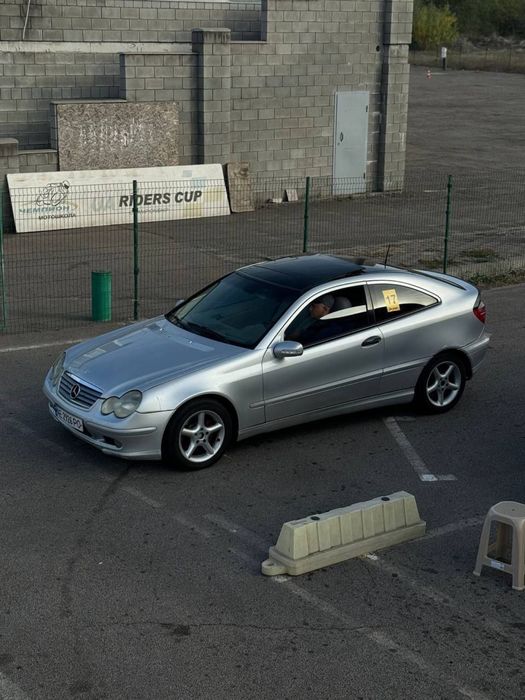 Mercedes-Benz 220, 2001