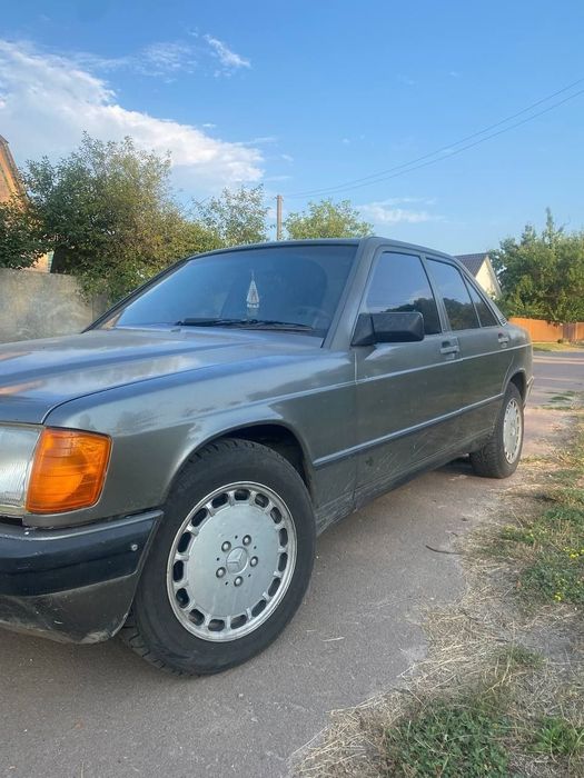 Mercedes-Benz 190, 1990