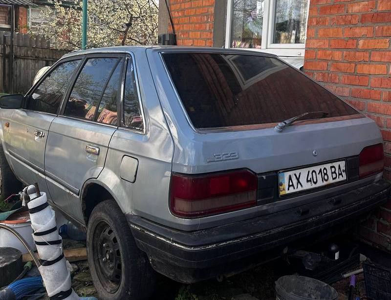 Mazda 323, 1988